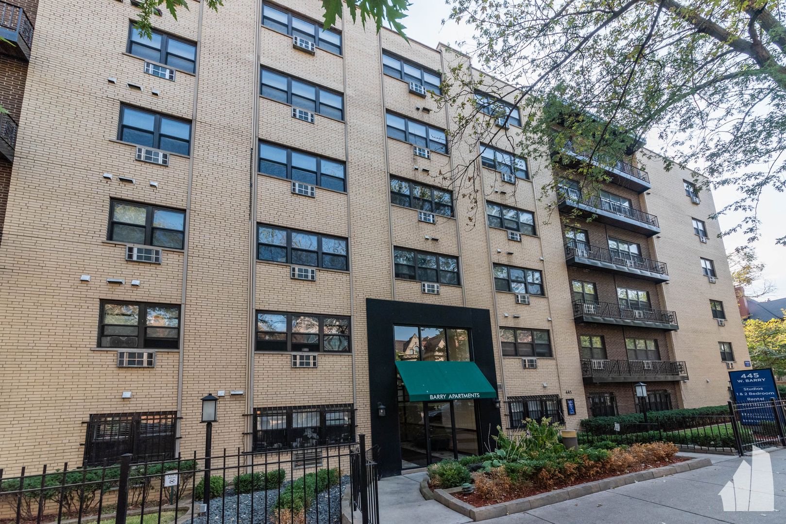 445 W Barry Ave, Unit 101, Chicago, IL, 60657 | Fulton Grace